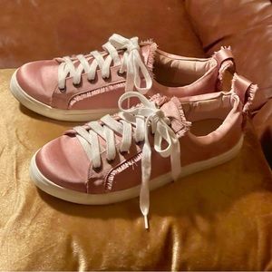 Mauve sneakers